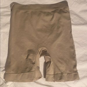 New Izod Shape Wear Medium